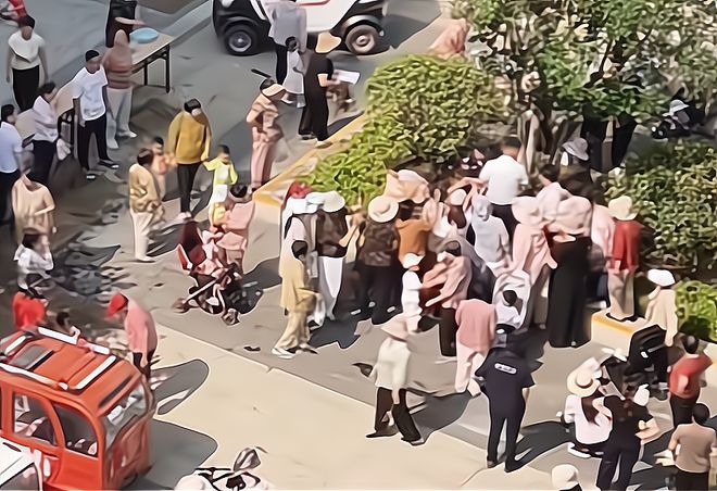 包粽子大妈连盆都端走了还围堵物业要鸡蛋mg不朽情缘游戏试玩山东：小区端午免费(图1)