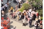 包粽子大妈连盆都端走了还围堵物业要鸡蛋m